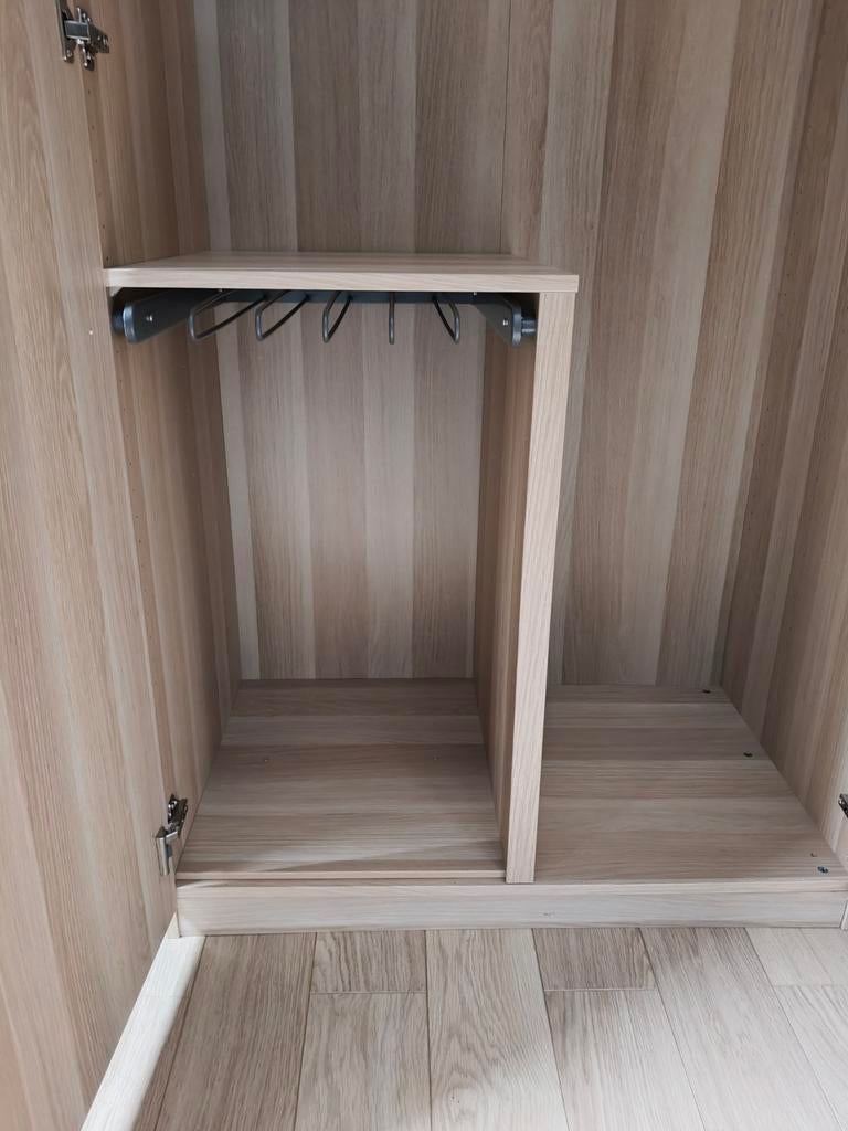Ikea pax verdeler met broekhanger, Enlèvement