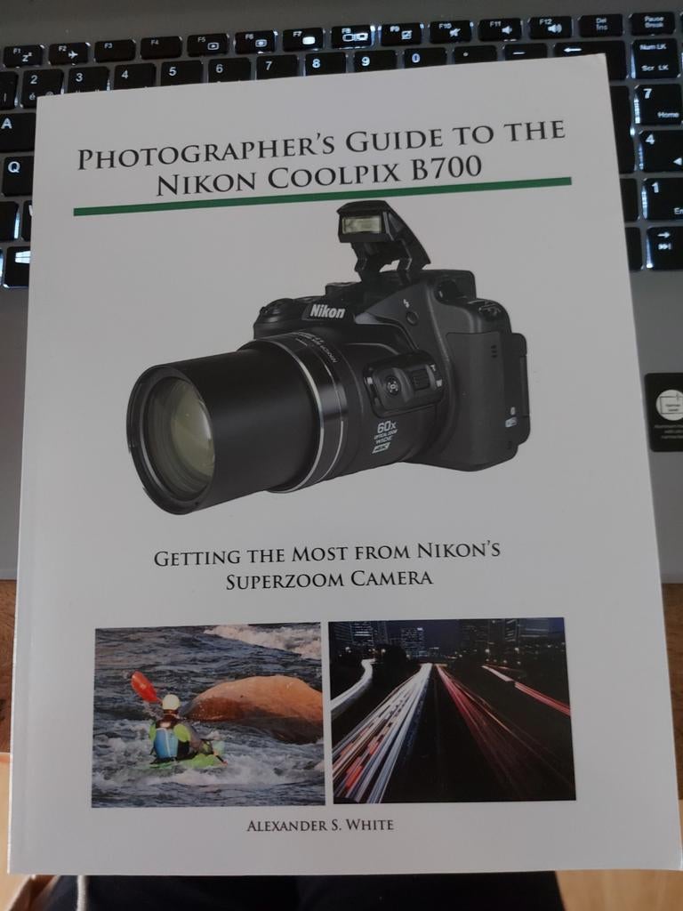 Boek over nikon in het engels, Ophalen of Verzenden, Zo goed als nieuw