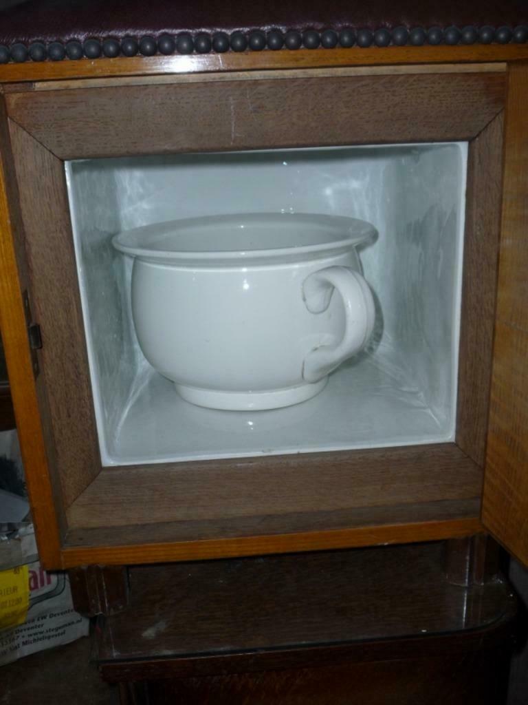 vintage Nachtpot in kastje, Ophalen, Zo goed als nieuw