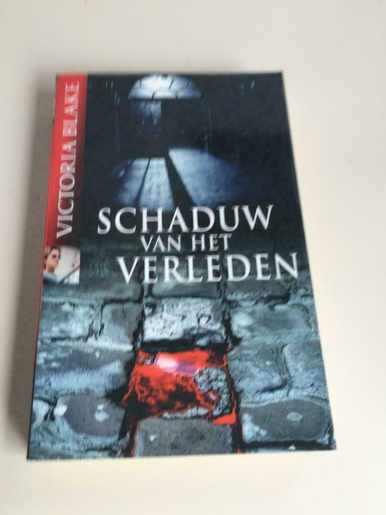 Boek / Victoria Blake - Schaduw van het verleden, Ophalen of Verzenden, Gelezen