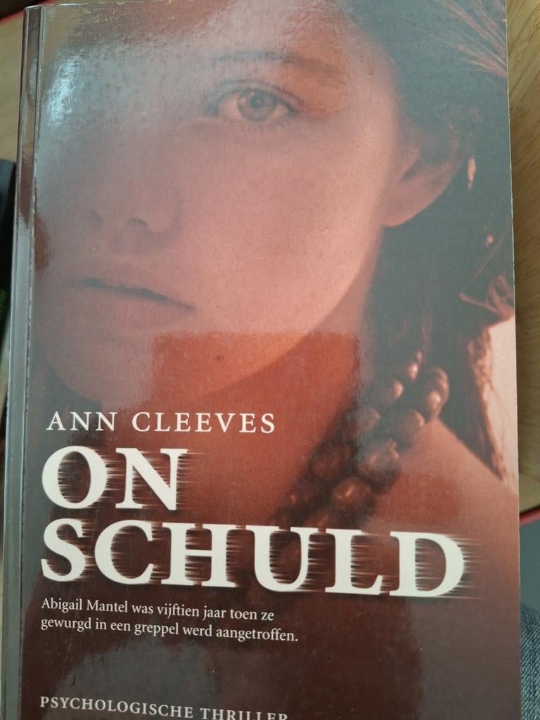 Onschuld boek van Ann Cleeves, Boeken, Ophalen, Zo goed als nieuw