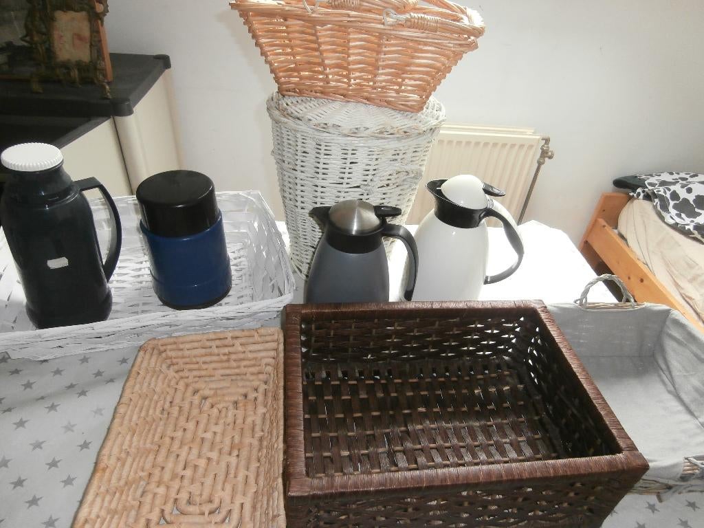 rietbakjes  en 4 thermossen, Zakelijke goederen, Ophalen
