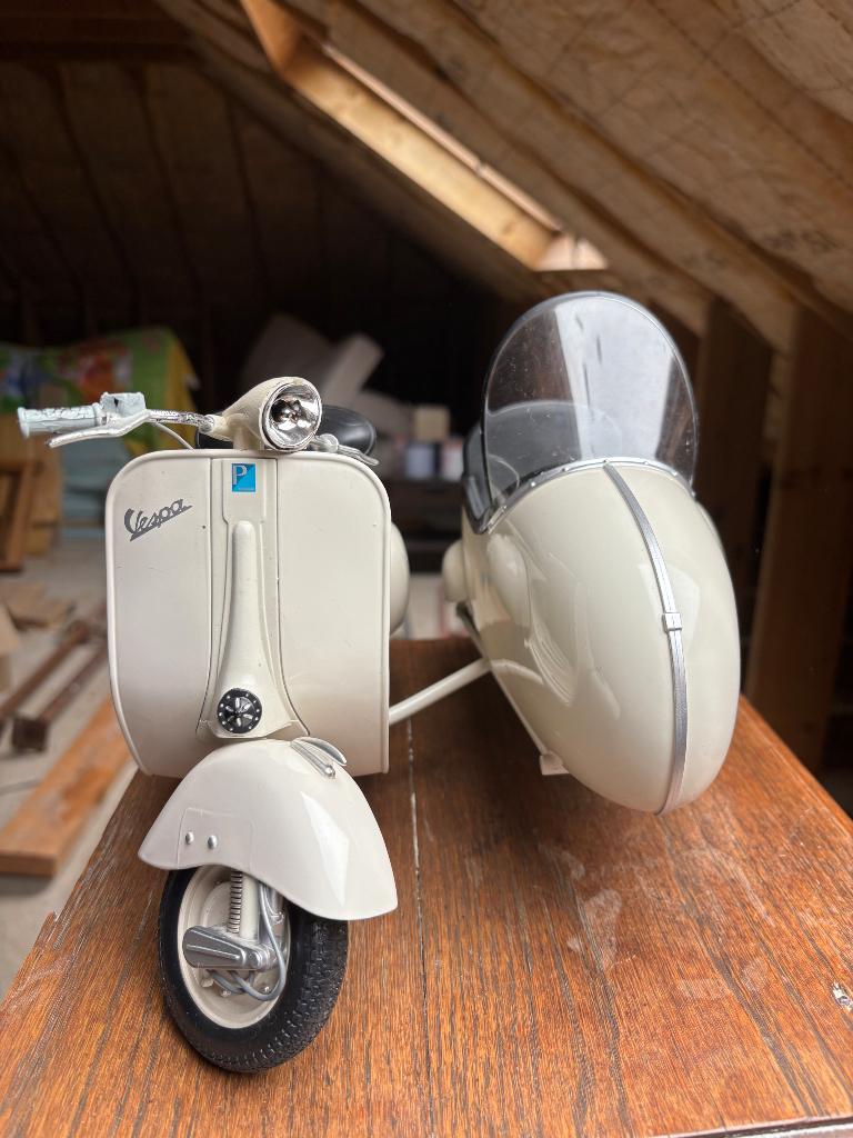 Schaalmodel Vespa 150 van 1950, Ophalen, Zo goed als nieuw