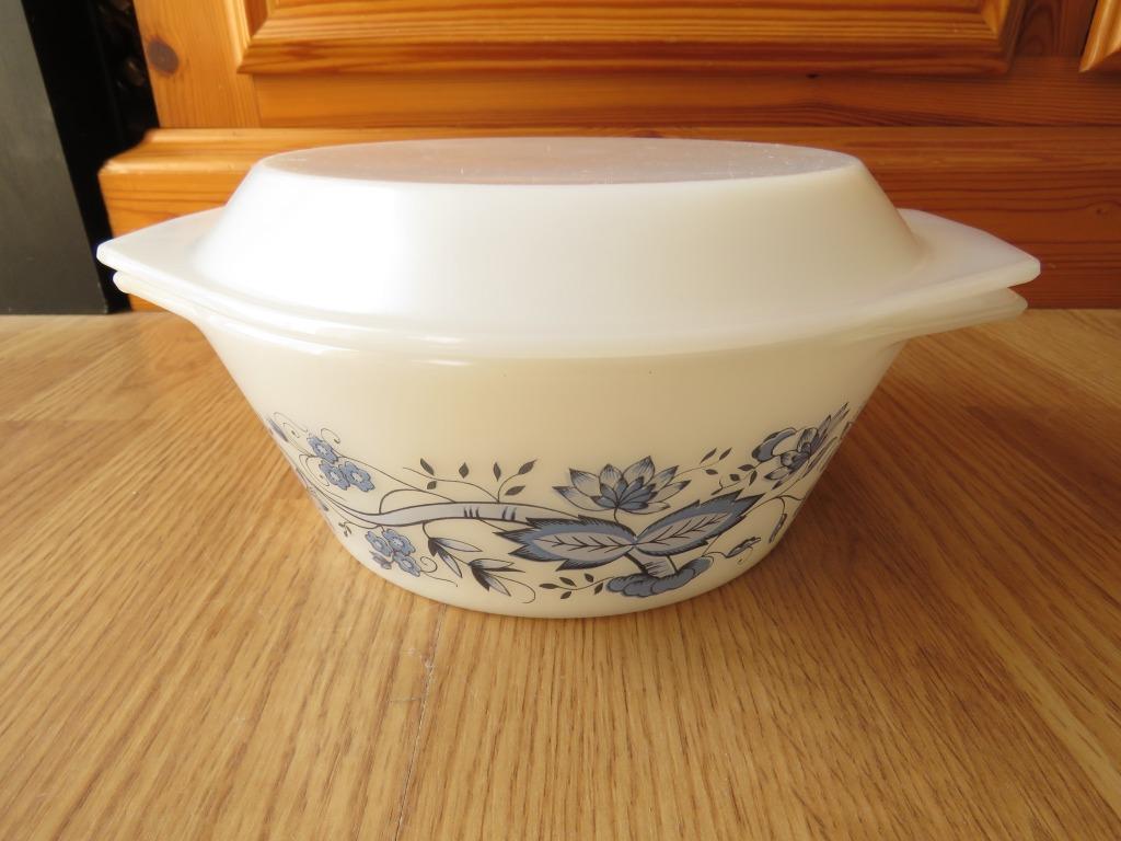 vintage arcopal cocotte plat pour le four motif fleuri aster, Huis en Inrichting, Keuken | Servies, Gebruikt, Kom(men), Ophalen of Verzenden