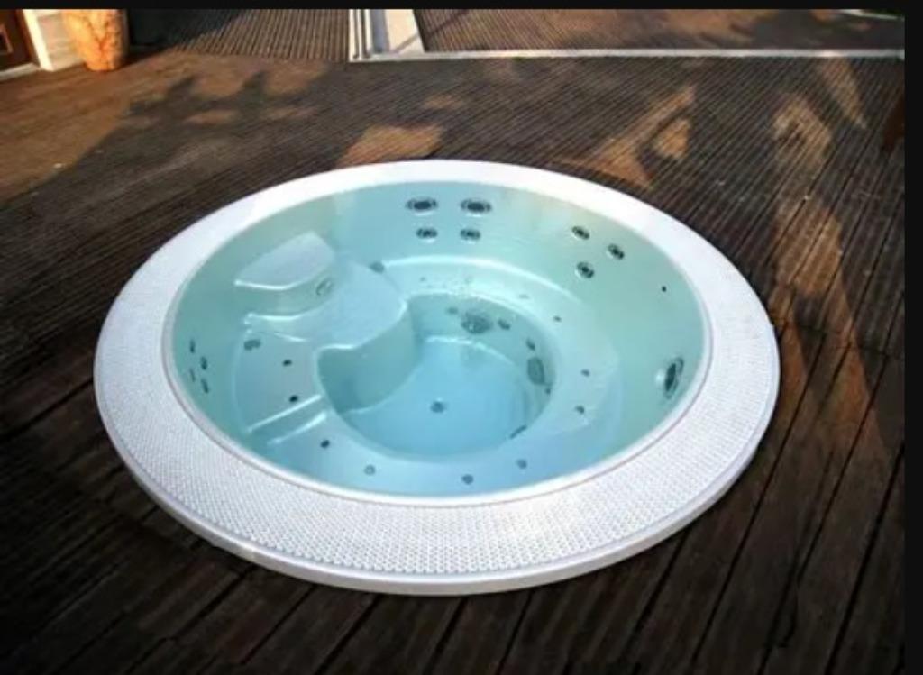 Neuf modelé d'expo/ jacuzzi professionelle abordement, Sports & Fitness, Produits de santé, Wellness & Bien-être, Neuf, Enlèvement ou Envoi