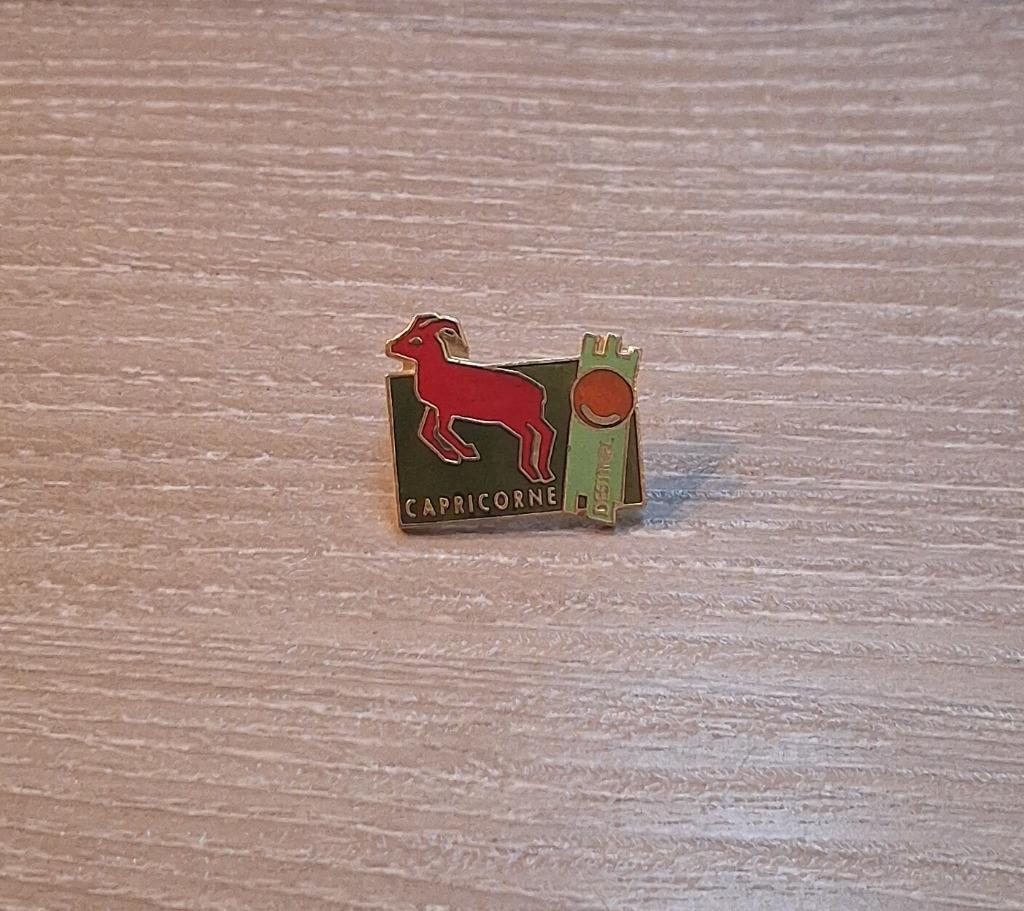 PIN - CAPRICORNE - STEENBOK, Verzenden, Gebruikt, Dier of Natuur, Speldje of Pin