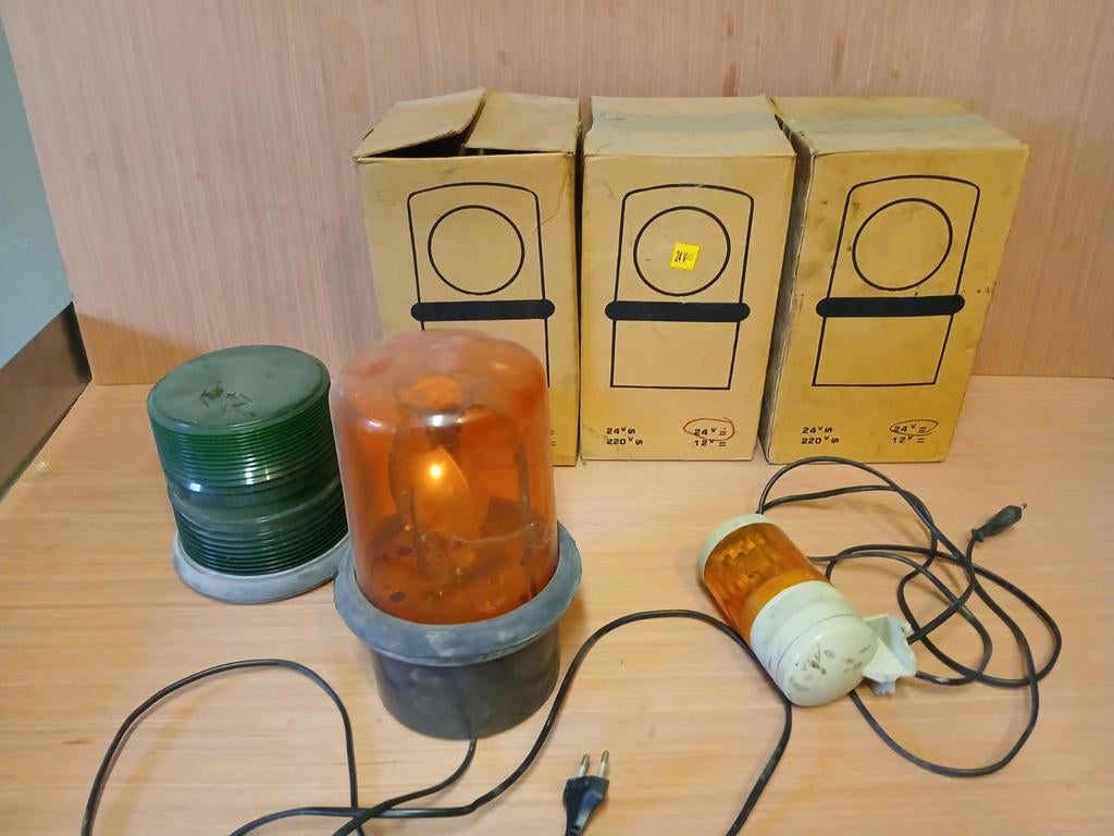 LOT ZwaailichtenSIGLI 2stuks230VAC/2 stuks 24VDC + flitslamp, Enlèvement ou Envoi