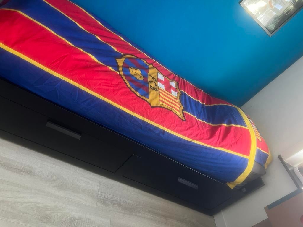 Brimnes bed ikea 1 persoons uitschuifbaar zwart, Ophalen, Zo goed als nieuw, Matras