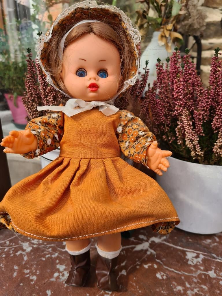 Ancienne poupée ferme les yeux hauteur 30cm, Enlèvement, Utilisé, Poupée