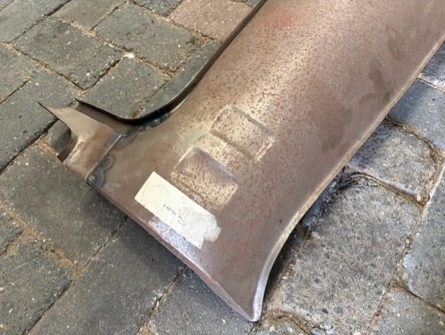 Achter valance/ rear apron, onderzijde Triumph TR4-4A-5-250, Ophalen