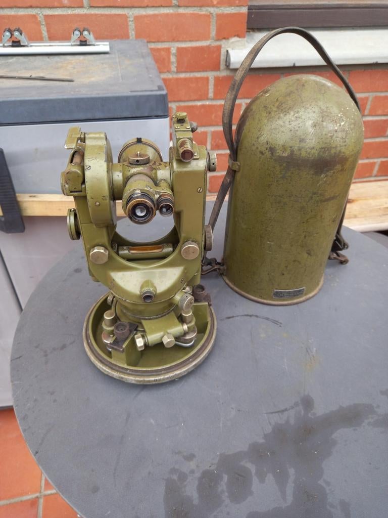 Ancienne  lunette de  niveau  militaire, Enlèvement ou Envoi, Comme neuf