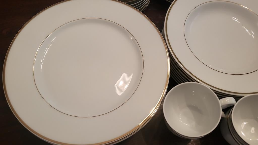 Servies wit/gouden boord voor 8 pers *Nieuw*, Ophalen of Verzenden