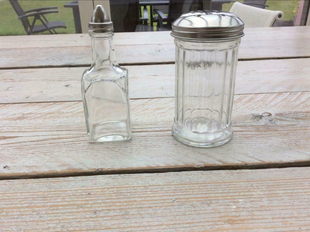 Grof zout/peper strooier en olie vaatje van glas, Huis en Inrichting, Overige typen, Ophalen of Verzenden, Overige stijlen, Glas
