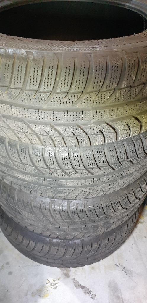 4 winterbanden TOYO SNOWPROX 205 60 16 96H (profiel 8mm), Gebruikt, 16 inch, Band(en), Personenwagen