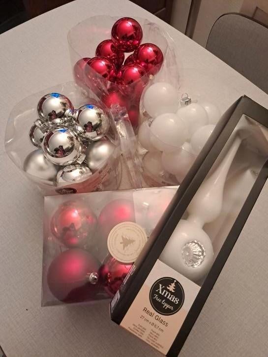 57 kerstballen + piek., Diversen, Ophalen of Verzenden, Zo goed als nieuw