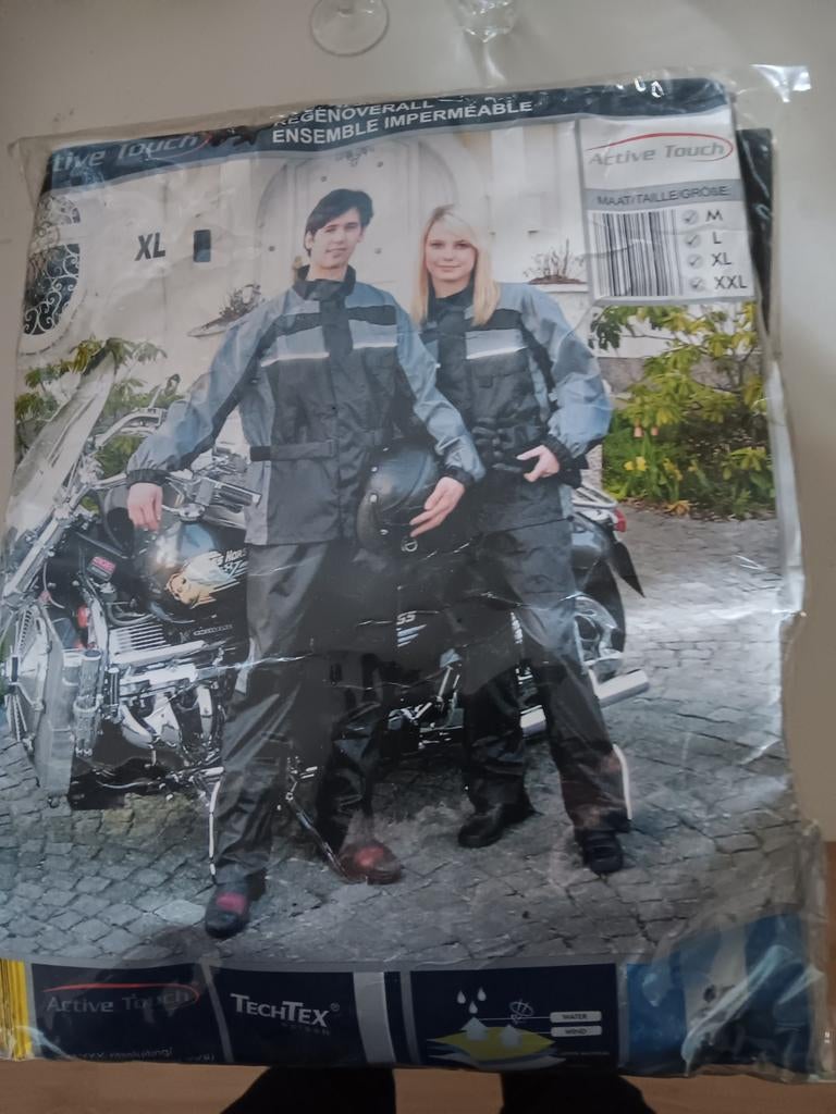 Nieuw regenpak, Motoren, Ophalen