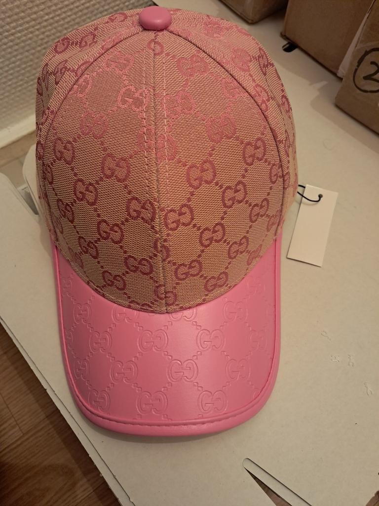 Casquette rose style luxe motif GG réglable neuve, Vêtements | Hommes, Chapeaux & Casquettes, Neuf, Casquette, One size fits all