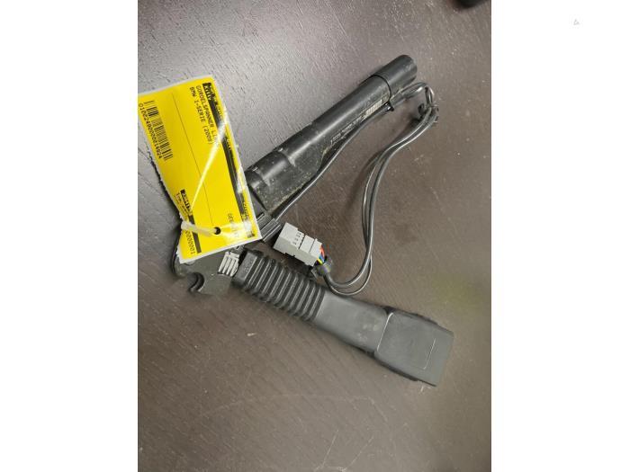 Tendeur de ceinture gauche d'un BMW 1-Serie, Enlèvement ou Envoi, 3 mois de garantie, Utilisé