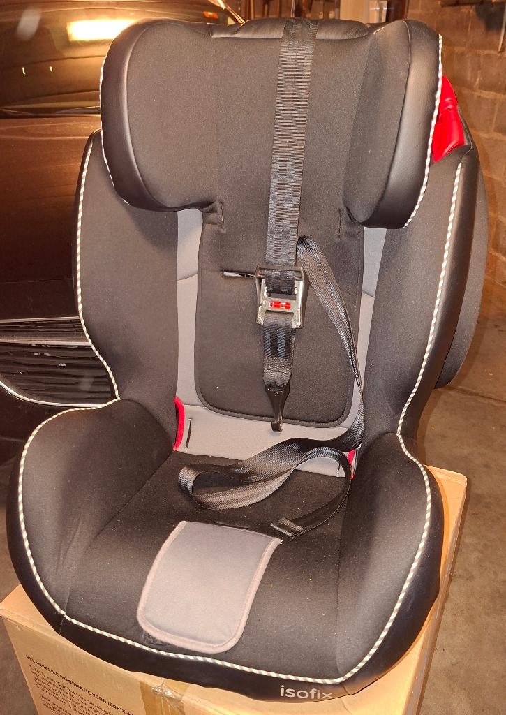 Twee autozitjes, Kinderen en Baby's, Autostoeltjes, Verstelbare rugleuning, Gebruikt, 9 t/m 36 kg, Isofix