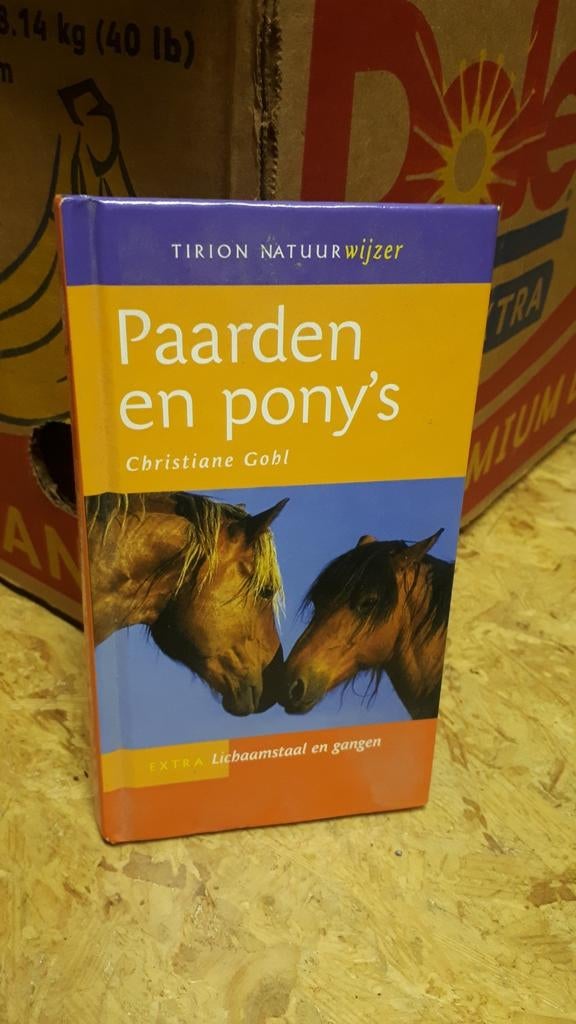 Paarden en pony's boekje, Boeken, Dieren en Huisdieren, Ophalen, Zo goed als nieuw, Paarden of Pony's