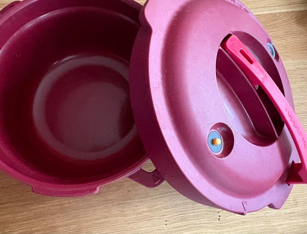 Tupperware Micro minute, Maison & Meubles, Enlèvement ou Envoi, Utilisé, Rouge, Autres types