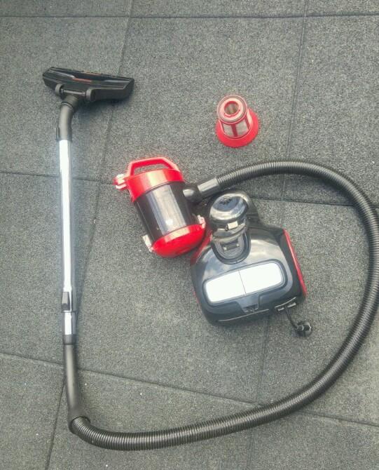 Aspirateur compact quigg rouge 850W aa33 22 8549 allemagne, Enlèvement ou Envoi, Comme neuf