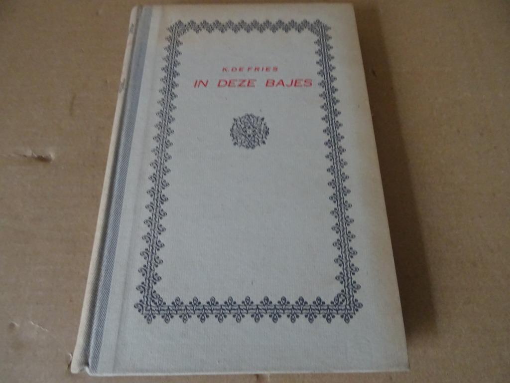 K. de Fries In deze bajes Een jaar Oranje-hotel Non lu 1947, Livres, Guerre & Militaire, Comme neuf, Autres sujets/thèmes, Deuxième Guerre mondiale