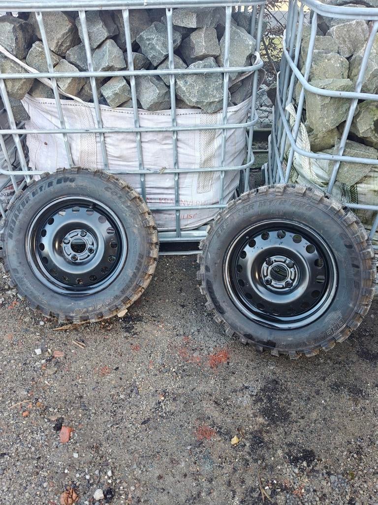 2x banden offroad 195/70r15, Auto-onderdelen, Banden en Velgen, Ophalen, 15 inch, Nieuw, All Season