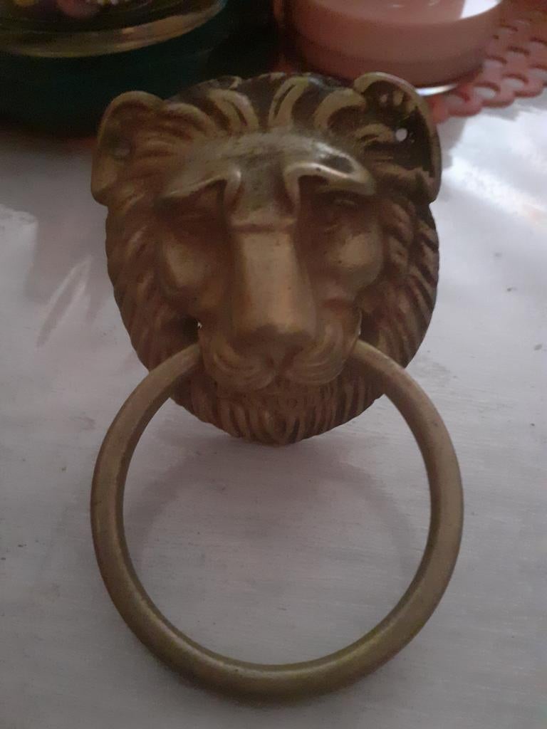 Tête de lion, Antiquités & Art, Enlèvement