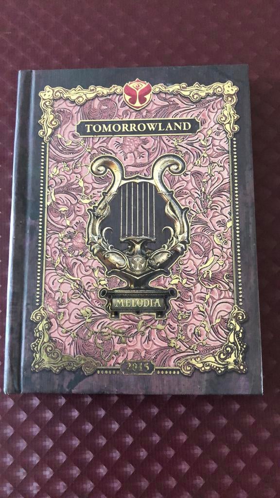 Tomorrowland 2015 - Melodia, Boeken, Fantasy, Zo goed als nieuw, Ophalen