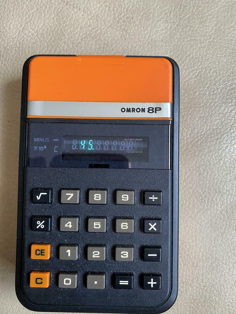 Ancienne calculatrice année 1976 fonctionne très bien