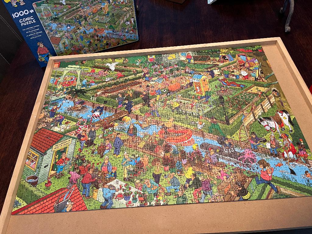 Puzzel Jan Van Haasteren 1000 De volkstuintjes, Ophalen of Verzenden, 500 t/m 1500 stukjes, Zo goed als nieuw, Legpuzzel