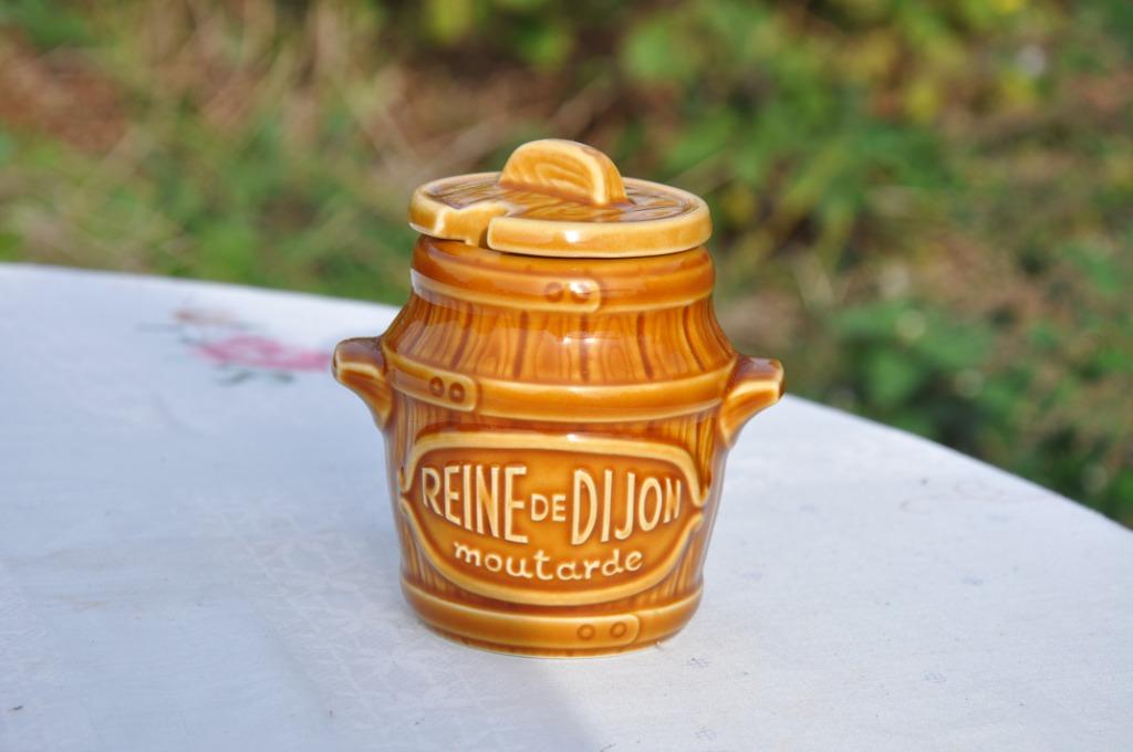 pot a moutarde en barbotine reine de dijon, Antiquités & Art, Enlèvement ou Envoi