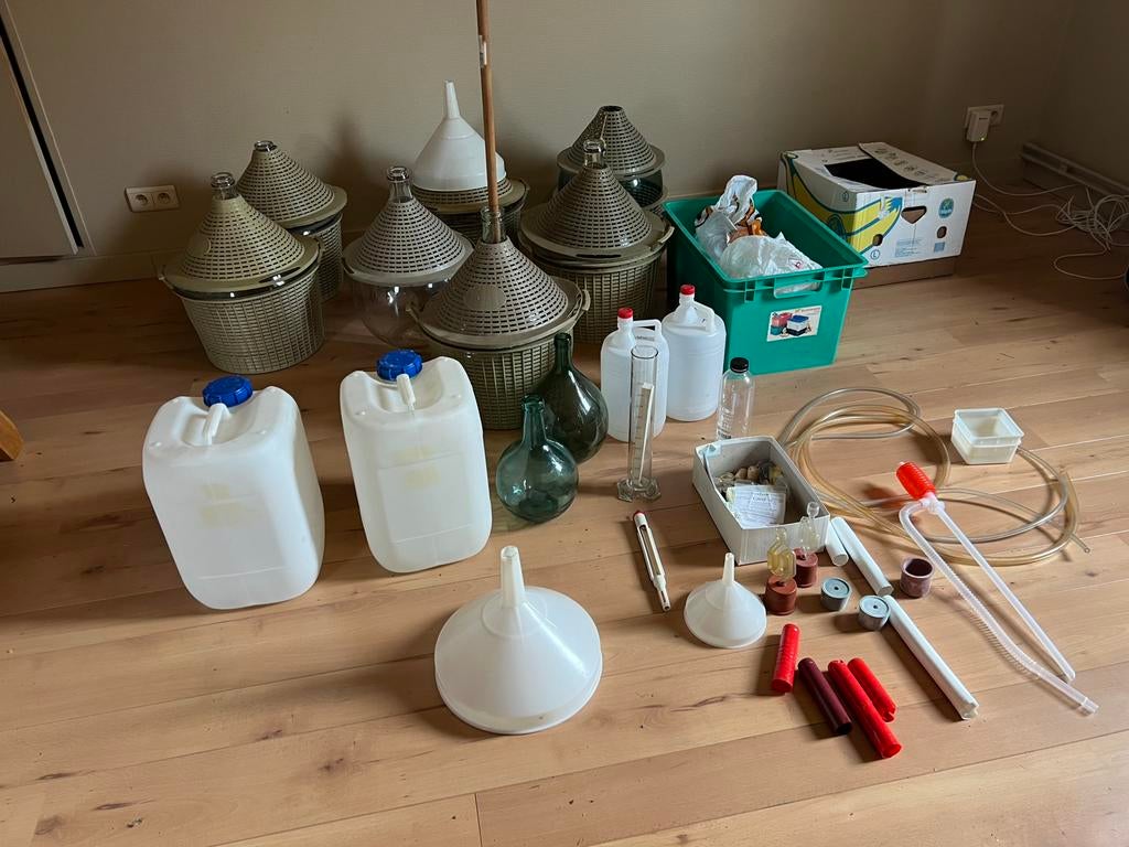 Volledige uitrusting om zelf wijn te maken, Hobby en Vrije tijd, Ophalen, Gebruikt