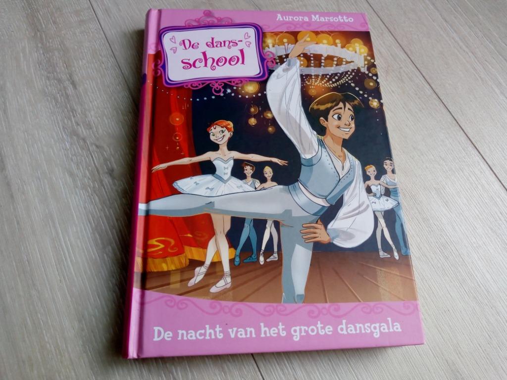 Aurora Marsotto - De dansschool, Ophalen of Verzenden, Gelezen