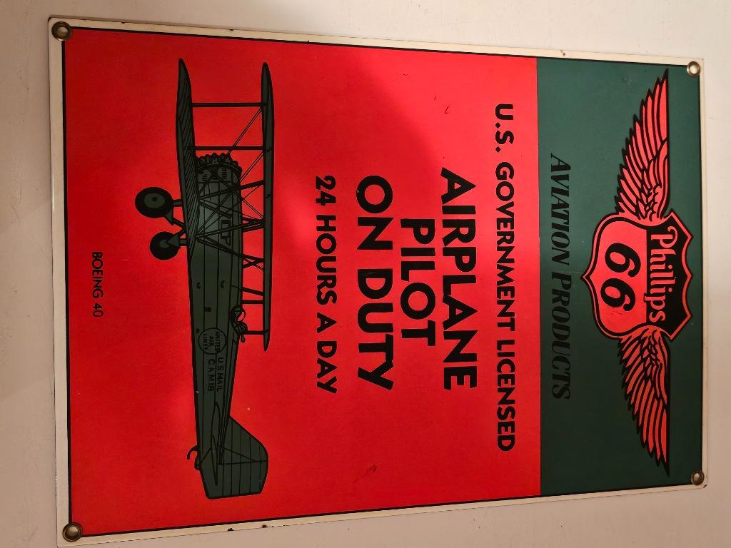 Enamel PHILLIPS 66 AVIATION PRODUCTS AIRPLANE PILOT ON DUTY, Enlèvement ou Envoi