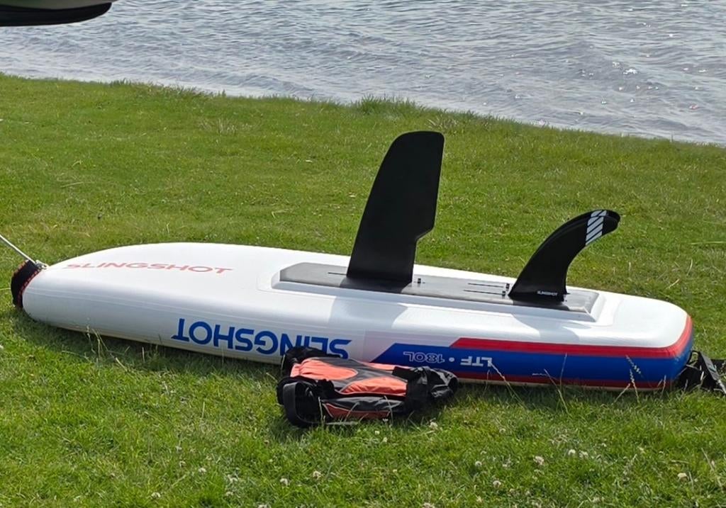 Planche wingfoil Slingshot LTF V1 – comme neuve, Enlèvement, Comme neuf, Planche à voile