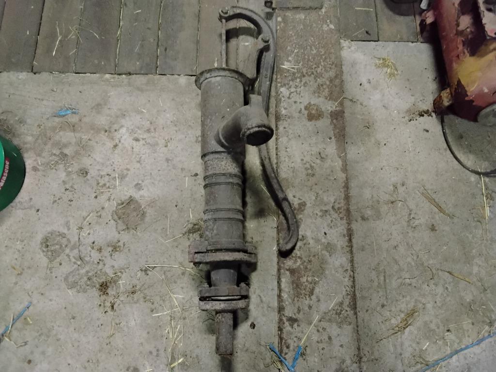 Brocante waterpomp, Ophalen