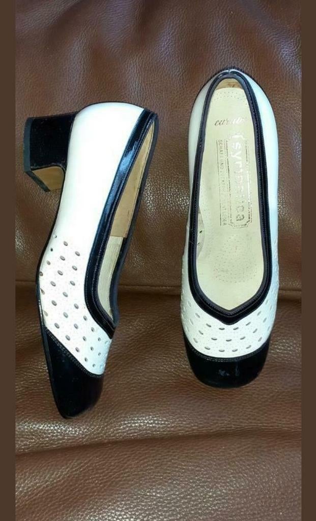 § Chaussures dame pt 36 vintage non portées (ref99), Vêtements | Femmes, Neuf, Enlèvement ou Envoi, Autres couleurs, Autres types