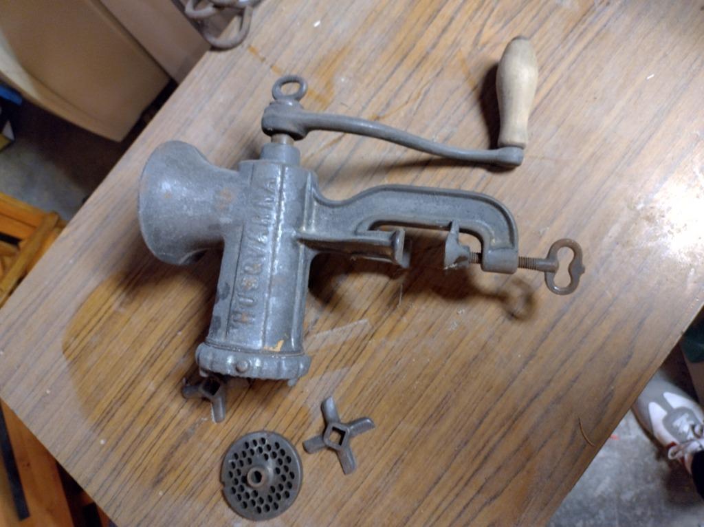 Antieke vleesmolen, Enlèvement