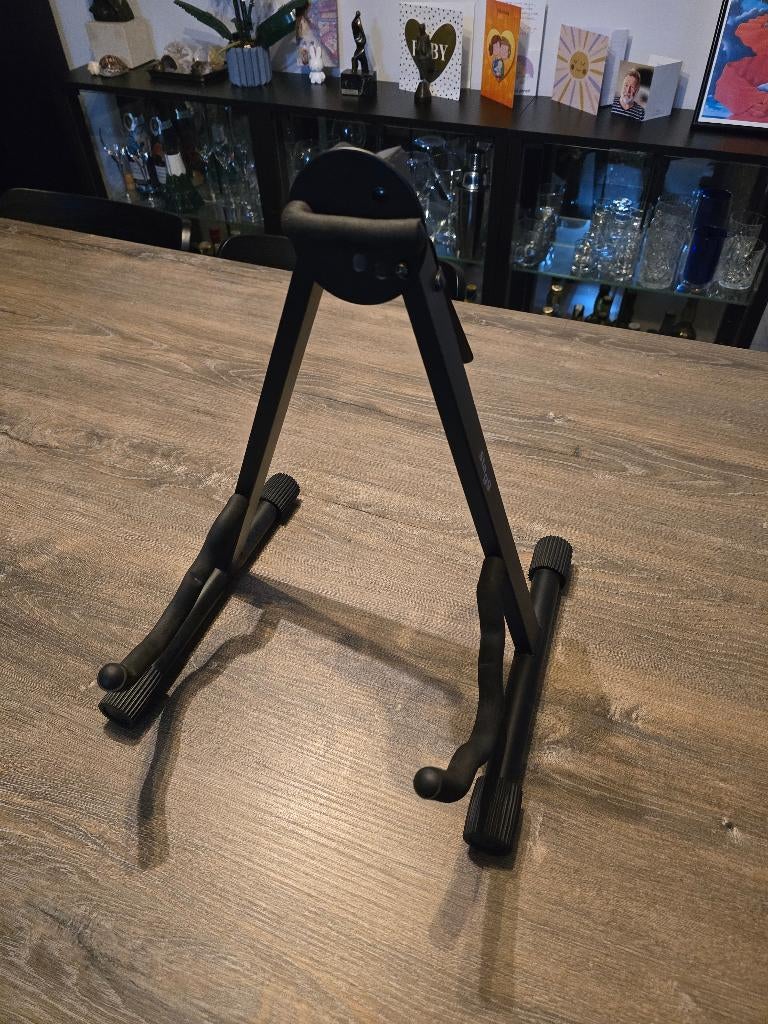 Stagg gitaarhouder, Muziek en Instrumenten, Ophalen, Zo goed als nieuw, Instrumentstandaard, Gitaar