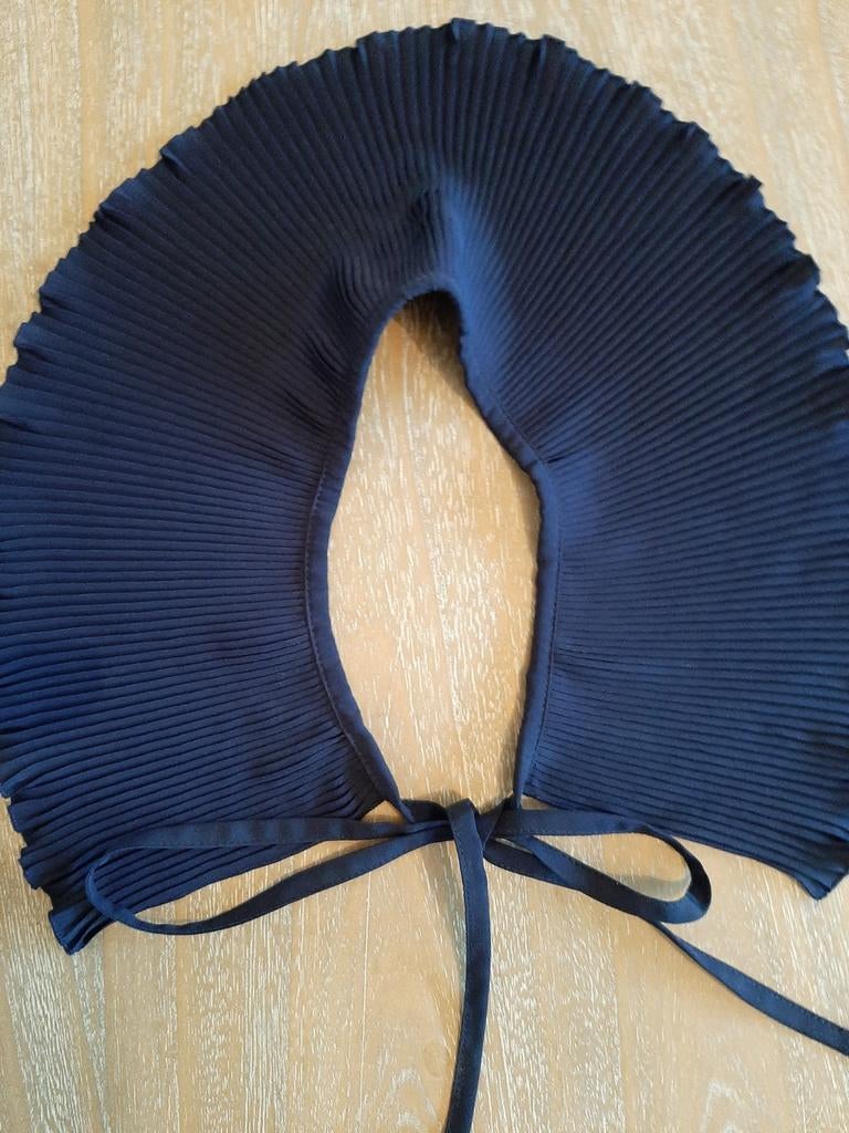 Oude kraag + 3 paar handschoenen, Antiek en Kunst, Ophalen