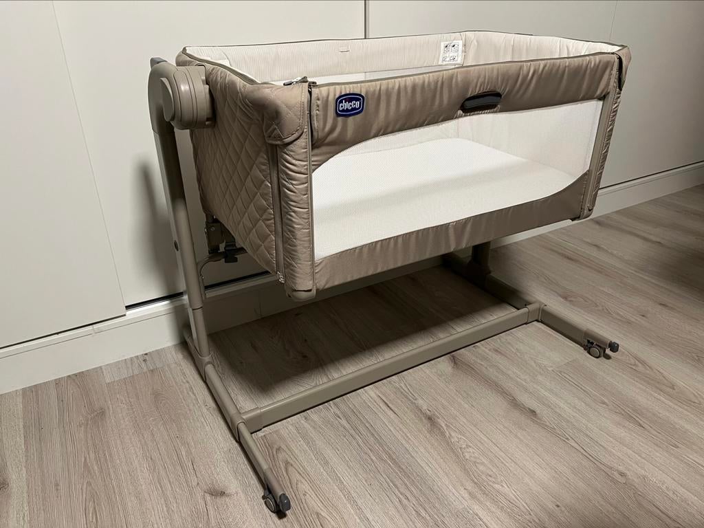 CHICCO Co-Sleeper Wieg + Matras + Matrasbeschermer AEROSLEEP, Enfants & Bébés, Berceaux & Lits, Comme neuf, Berceau, Enlèvement