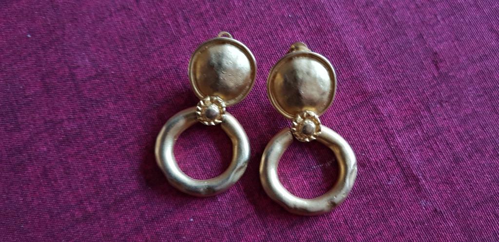 Boucles d'oreilles à clip originales en or avec anneau ovale, Neuf, Enlèvement ou Envoi, Or, Autres matériaux