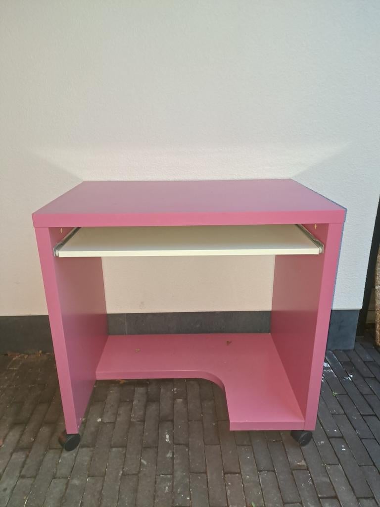 Roos bureau ikea op wieltjes, Ophalen, Met wielen, Gebruikt