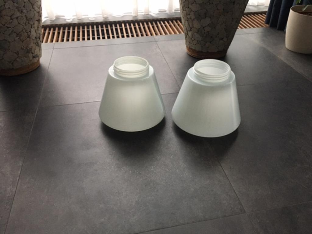 TE KOOP: Set van 2 decoratieve glazen lampenkappen, Ophalen, Zo goed als nieuw, Wit, Overige vormen