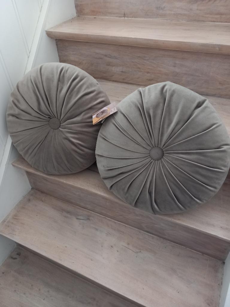 2 Ronde kussens : ca.38 cm, Huis en Inrichting, Woonaccessoires | Kussens, Ophalen, Nieuw, Beige, Rond