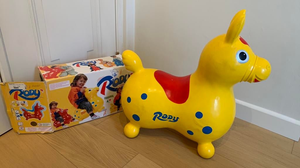 Rody springpaard geel, Kinderen en Baby's, Ophalen, Zo goed als nieuw