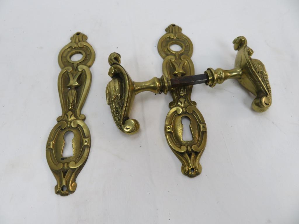 Art Nouveau messing klink met deurbeslag, Antiek en Kunst, Ophalen, Koper