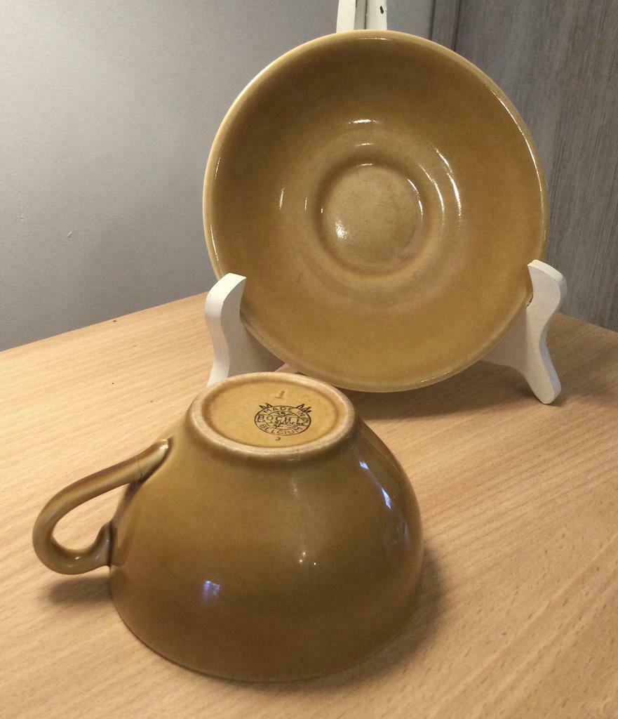 Tasse+ sous tasse Boch couleur caramel